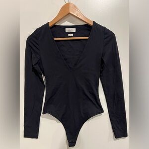 Aritzia Babaton Contour Bodysuit Plunging V Neck Long Sleeve, Size Small